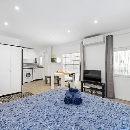 Renting - Penchienatti - Chic & Modern Urban Pearl Massena Old * ניס