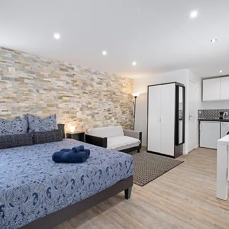 Renting - Penchienatti - Chic & Modern Urban Pearl Massena Old Apartment *